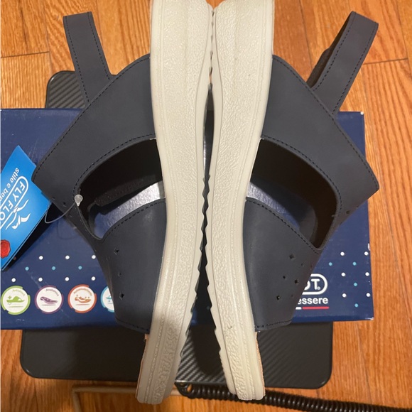 Fly Flot Women’s Made In Italy Cut Out Sandals - Picture 3 of 5